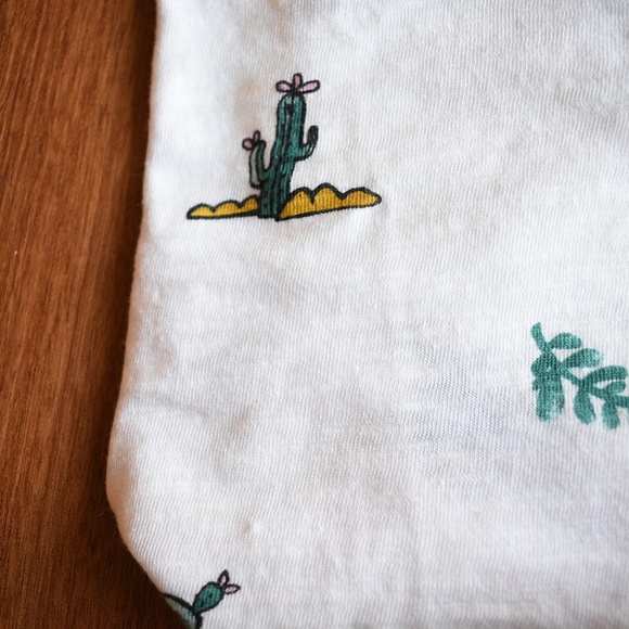 Forever 21 Cactus Print Tshirt - Picture 5 of 7